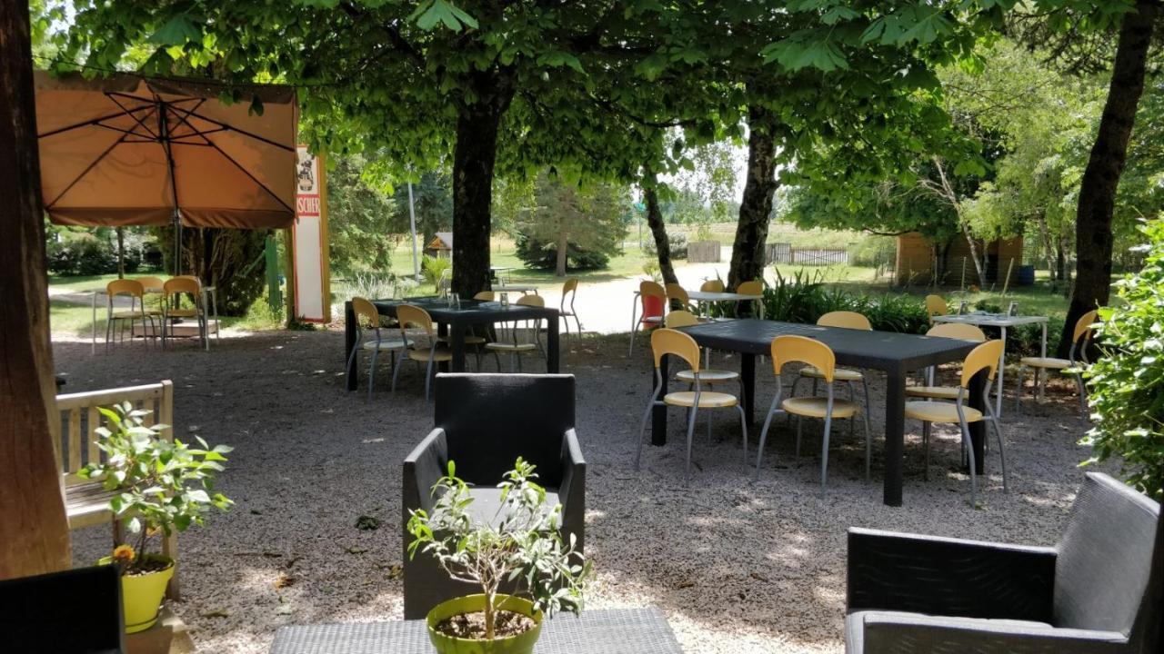 Camping Au Tour De L'Aveyron 洛斯彼特勒特杜拉兹 外观 照片
