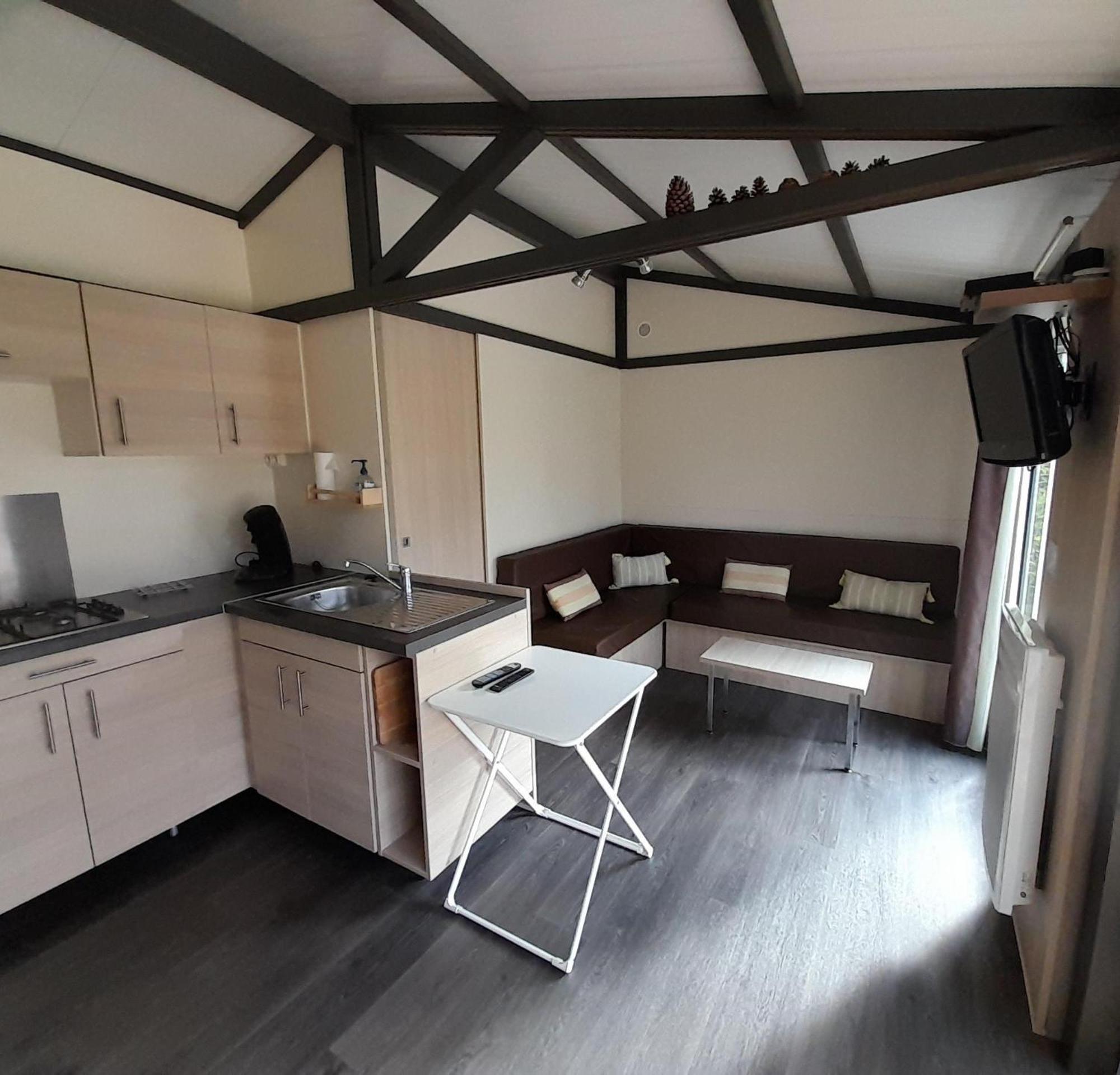 Camping Au Tour De L'Aveyron 洛斯彼特勒特杜拉兹 外观 照片
